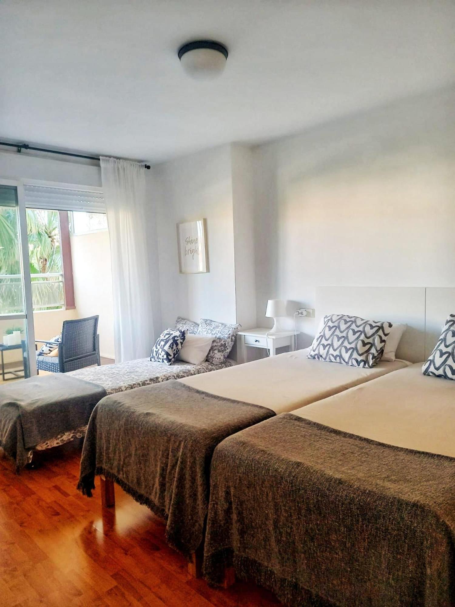 Calido Apartamento Con Gran Terraza Y Vistas A 600 Metros Del Mar Benalmádena Eksteriør billede
