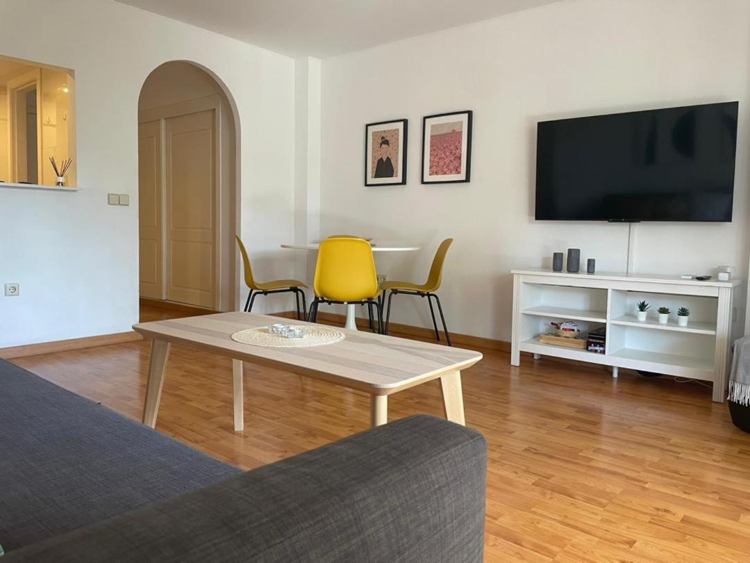 Calido Apartamento Con Gran Terraza Y Vistas A 600 Metros Del Mar Benalmádena Eksteriør billede